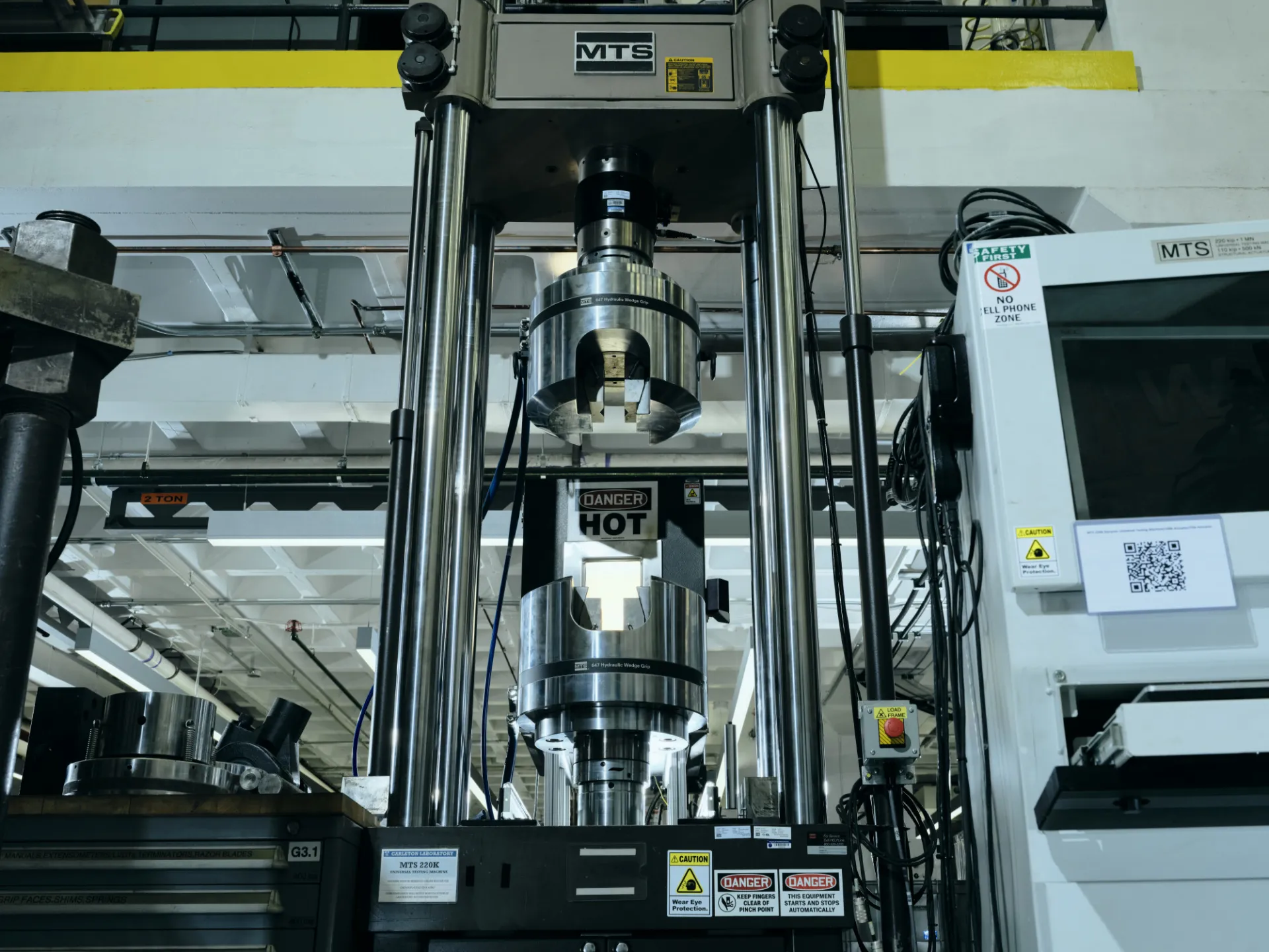 MTS 220k Dynamic Universal Testing Machine