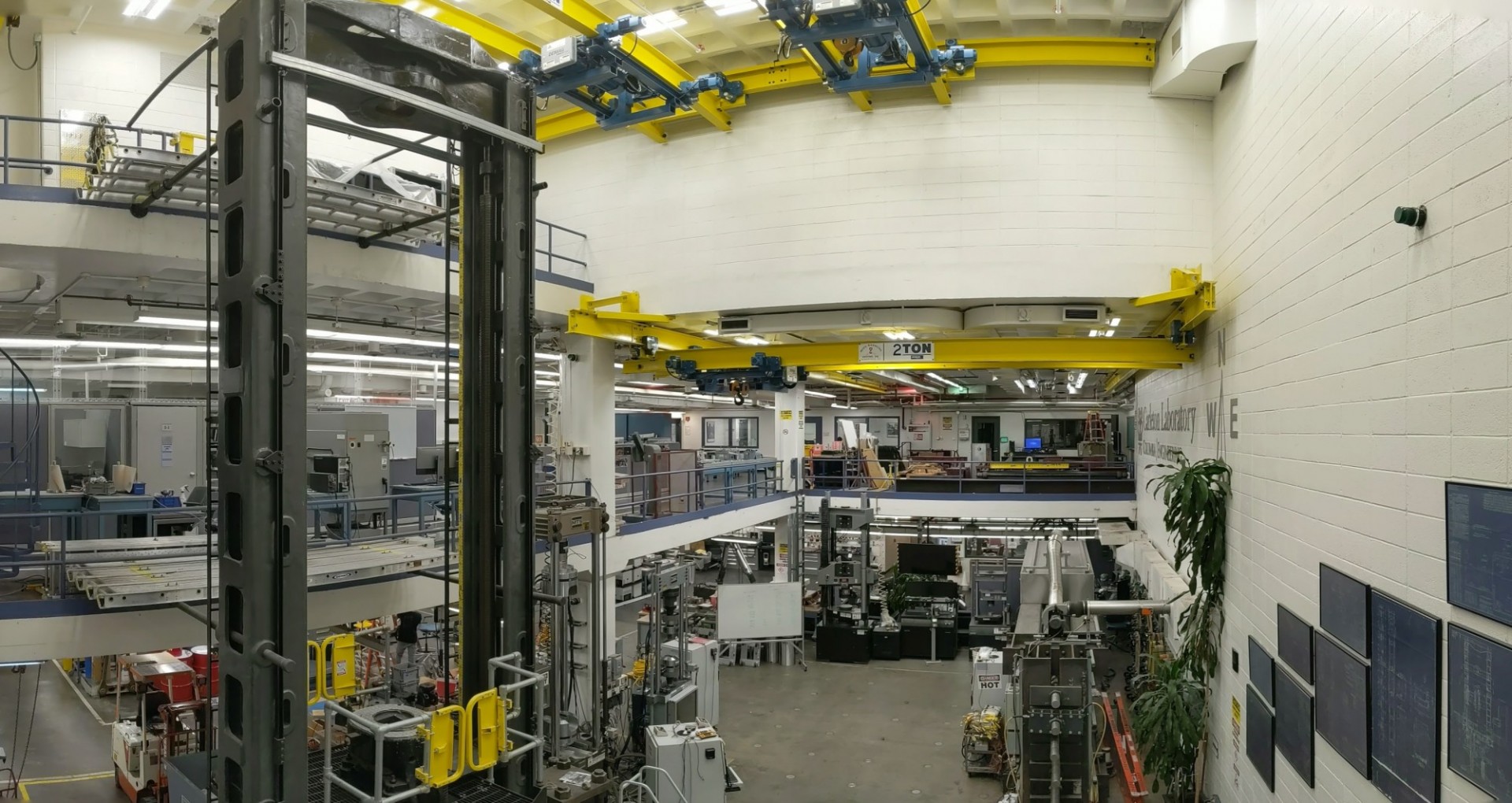 Full-scale suspension bridge cable in corrosive chamber